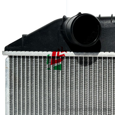 Hino R415 알루미늄 냉각 시스템에 대한 트럭 라디에이터 액세서리 트럭 물 탱크